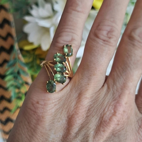 Natural Green Apatite 5 Stone Elongated Ring. - Picture 5 of 7